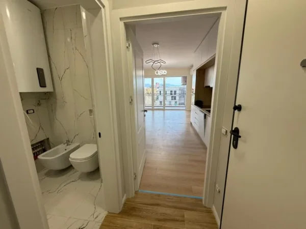 Tirane, jepet me qera apartament 2+1+Ballkon Kati 7, 100 m² 650 € (Ish Fusha e Aviacionit)