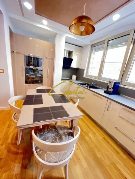 Tirane, jepet me qera apartament 2+1 Kati 1, 96 m² 1.200 € (QENDER)