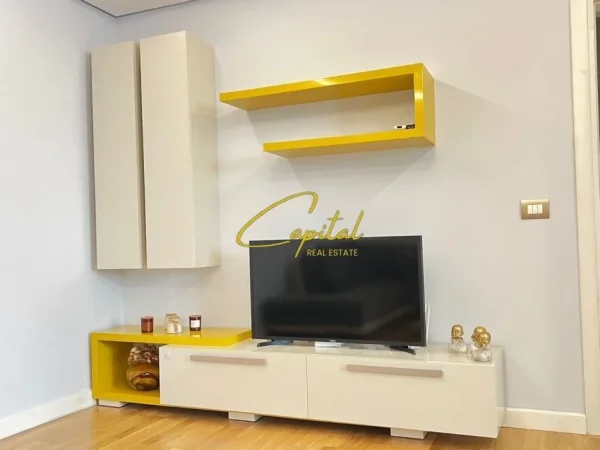 Tirane, jepet me qera apartament 2+1 Kati 1, 96 m² 1.200 € (QENDER)