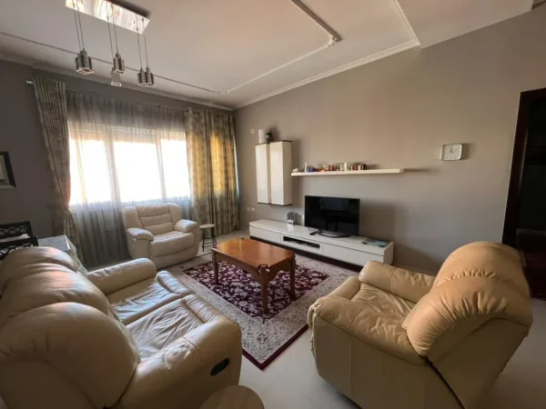 Tirane, jepet me qera apartament 2+1+Ballkon Kati 6, 111 m² 750 € 