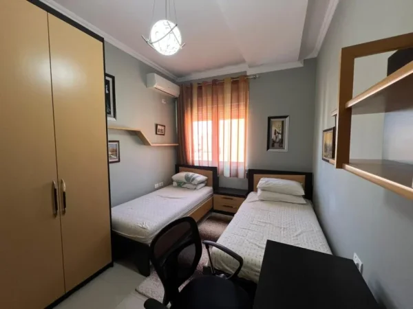 Tirane, jepet me qera apartament 2+1+Ballkon Kati 6, 111 m² 750 € 