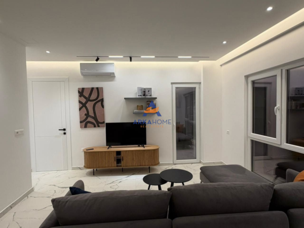 Tirane, jepet me qera apartament 1+1+Ballkon Kati 6, 68 m² 780 € 