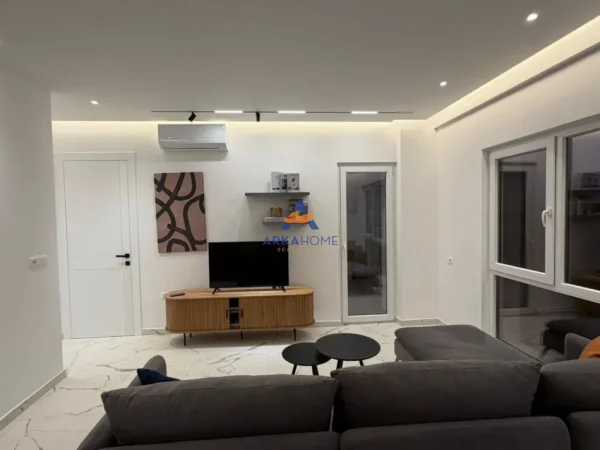 Tirane, jepet me qera apartament 1+1+Ballkon Kati 6, 68 m² 780 € 