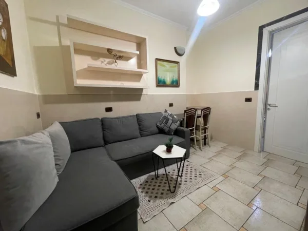 🏠 JEPET APARTAMENT ME QERA – RRUGA 5 MAJI 420 €