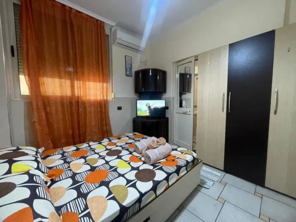 🏠 JEPET APARTAMENT ME QERA – RRUGA 5 MAJI 420 €