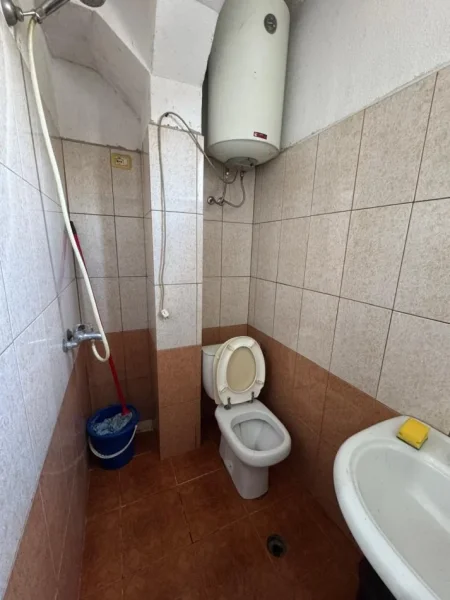 Tirane, jepet me qera apartament 1+1 Kati 1, 60 m² 270 € (Don Bosko (Xhamia))