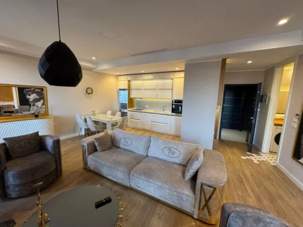 Tirane, jepet me qera apartament 1+1+Ballkon Kati 7, 90 m² 1.500 € (Rruga e Elbasanit)