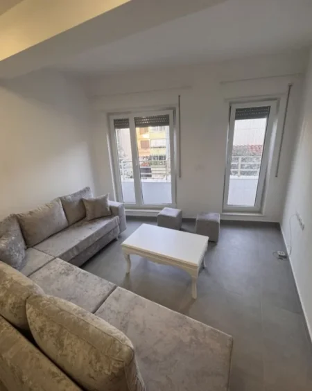 Tirane, jepet me qera apartament 2+1 , 77 m² 700 € 