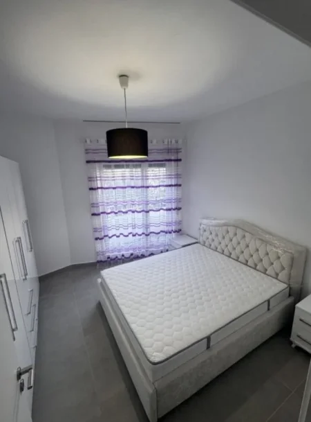 Tirane, jepet me qera apartament 2+1 , 77 m² 700 € 