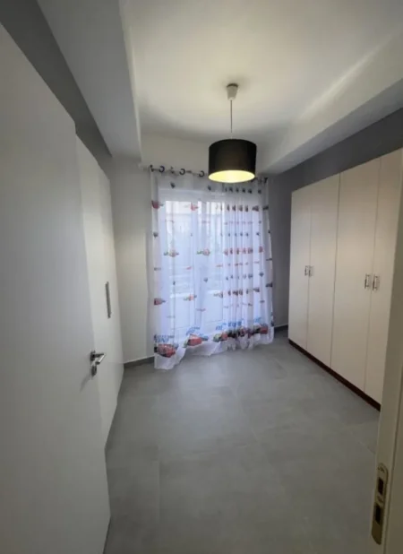 Tirane, jepet me qera apartament 2+1 , 77 m² 700 € 