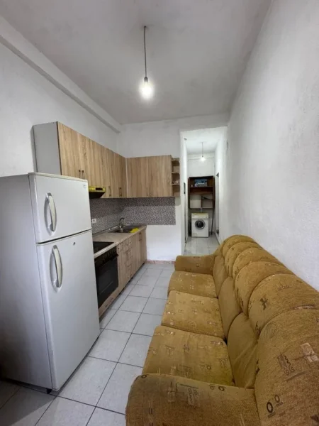 Tirane, jepet me qera apartament 1+1 Kati 1, 650 m² 300 € (Don Bosko (Xhamia))