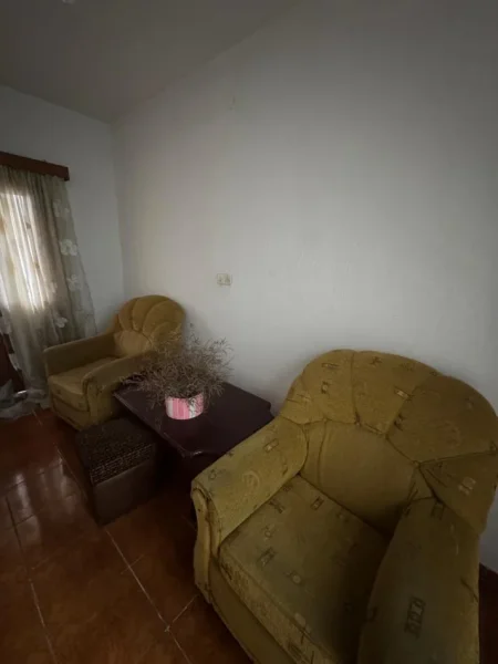 Tirane, jepet me qera apartament 1+1 Kati 1, 650 m² 300 € (Don Bosko (Xhamia))