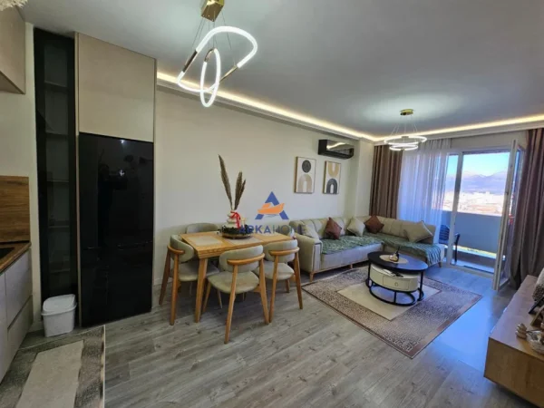 Tirane, jepet me qera apartament 2+1+Ballkon Kati 6, 96 m² 650 € 