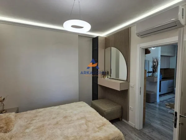 Tirane, jepet me qera apartament 2+1+Ballkon Kati 6, 96 m² 650 € 
