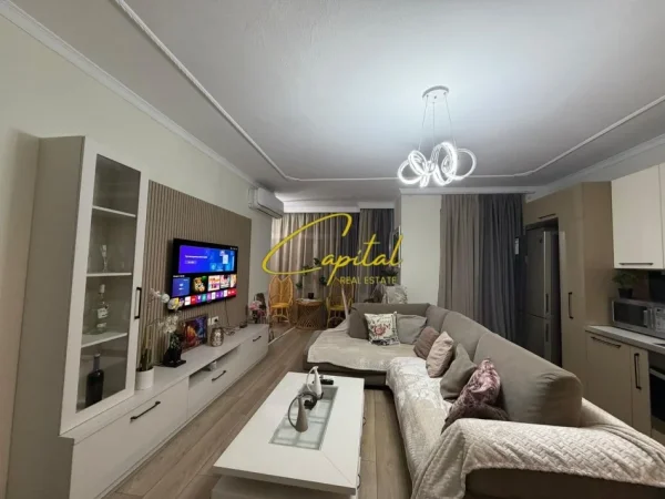 Tirane, jepet me qera apartament 3+1 Kati 3, 95 m² 1.200 € (ISH EKSPOZITA)