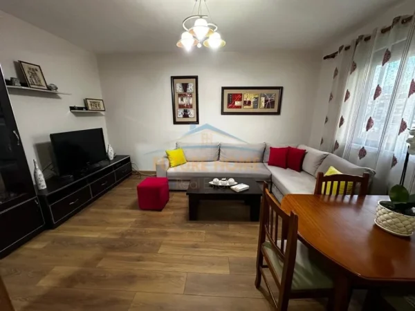 Shitet Apartament 2+1, Xhamllik 135.000 €