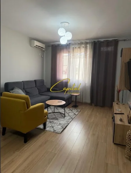Tirane, jepet me qera apartament 1+1 Kati 7, 75 m² 600 € (21 DHJETORI)