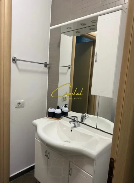 Tirane, jepet me qera apartament 1+1 Kati 7, 75 m² 600 € (21 DHJETORI)