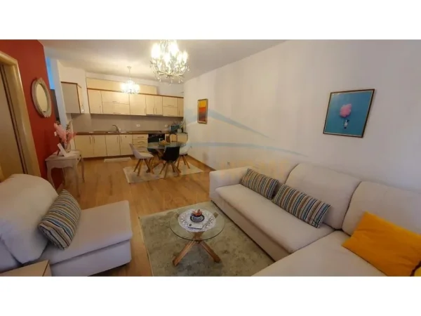 Tirane, jepet me qera apartament 1+1+Ballkon Kati 2, 72 m² 700 € 
