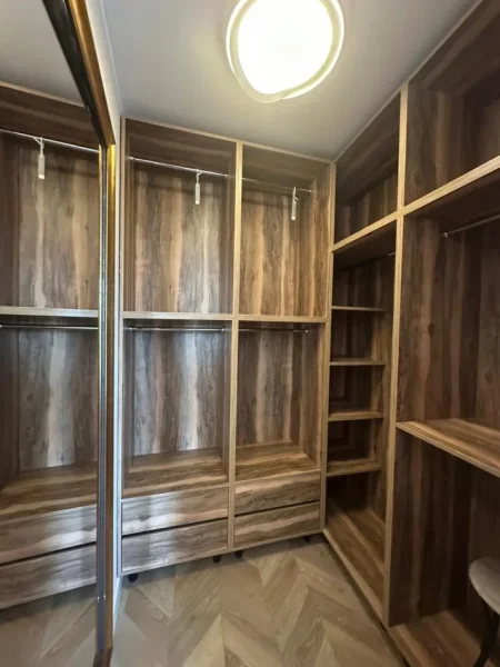 Tirane, jepet me qera apartament 1+1 Kati 6, 150 m² 1.300 € (Park Gate) Rruga e Elbasanit