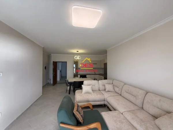 Vlore, jepet me qera apartament 2+1+Ballkon Kati 5, 110 m² 1.000 € (Rruga Çamëria)