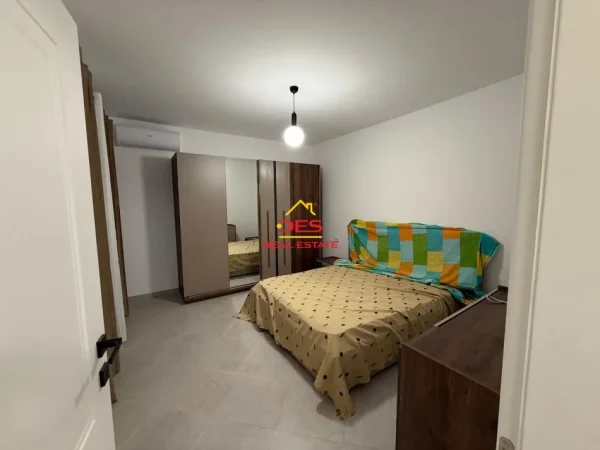 Vlore, jepet me qera apartament 2+1+Ballkon Kati 5, 110 m² 1.000 € (Rruga Çamëria)