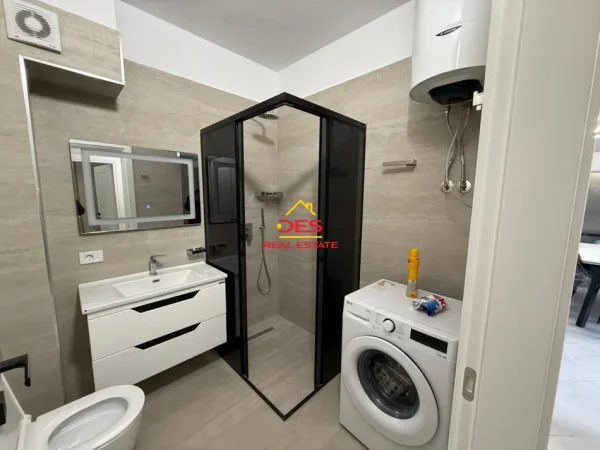 Vlore, jepet me qera apartament 2+1+Ballkon Kati 5, 110 m² 1.000 € (Rruga Çamëria)