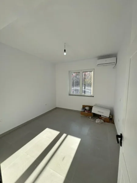 Tirane, jepet me qera zyre Kati 2, 72 m² 1.000 € (MINE PEZA)