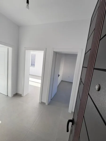 Tirane, jepet me qera zyre Kati 2, 72 m² 1.000 € (MINE PEZA)