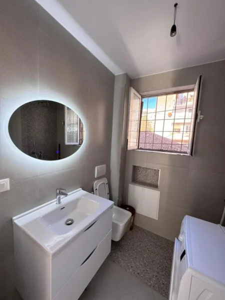 Tirane, jepet me qera zyre Kati 2, 72 m² 1.000 € (MINE PEZA)