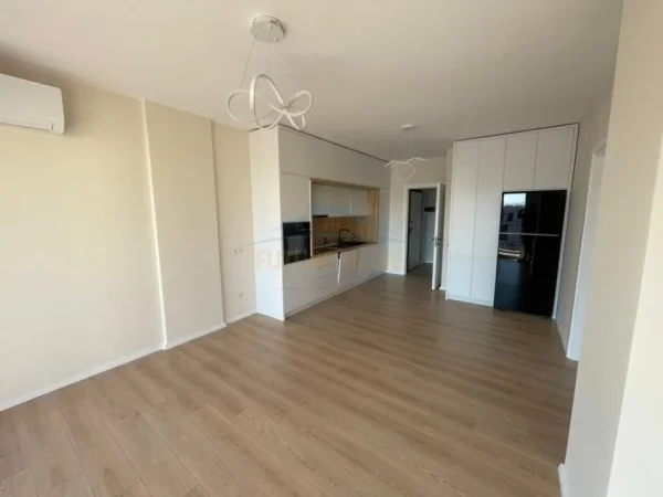 jap me qera apartament Kati 7, 100 m² 100 € (FUSHA E AVIACIONIT)