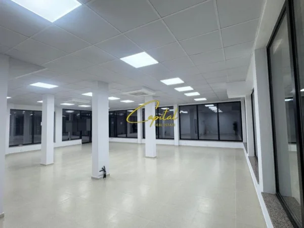 Tirane, jepet me qera ambjent biznesi Kati 0, 125 m² 1.500 € (KODRA E PRIFTIT)