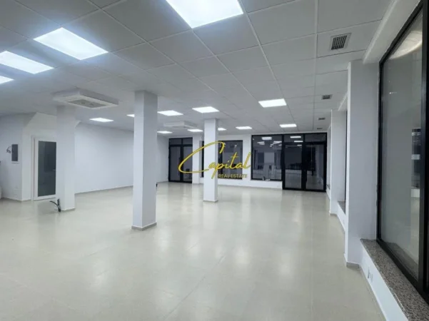 Tirane, jepet me qera ambjent biznesi Kati 0, 125 m² 1.500 € (KODRA E PRIFTIT)