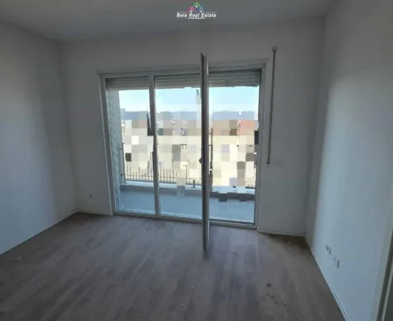 Tirane, jepet me qera zyre Kati 6, 84 m² 450 € (Rruga Gryka e Kacanikut)