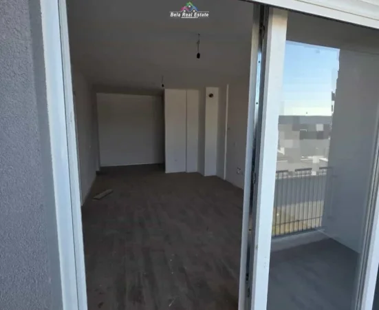 Tirane, jepet me qera zyre Kati 6, 84 m² 450 € (Rruga Gryka e Kacanikut)