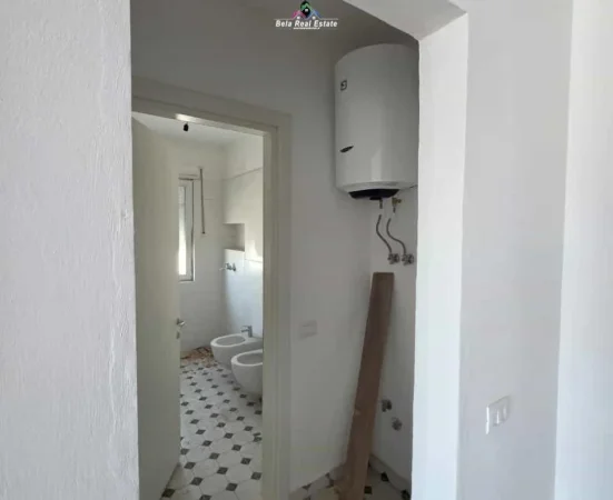 Tirane, jepet me qera zyre Kati 6, 84 m² 450 € (Rruga Gryka e Kacanikut)