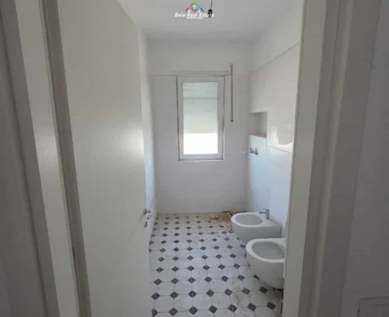 Tirane, jepet me qera zyre Kati 6, 84 m² 450 € (Rruga Gryka e Kacanikut)