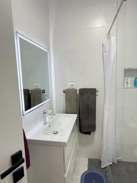 Tirane, jepet me qera garsonier Kati 1, 36 m² 370 € (FRESK)