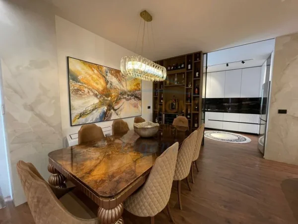 jepet me qera apartament 3+1+Ballkon Kati 0, 156 m² 4.500 € (TEG)