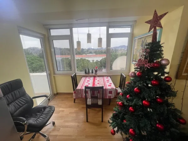 Tirane, jepet me qera 2+1 Kati 10, 80 m² 700 € (air albania)