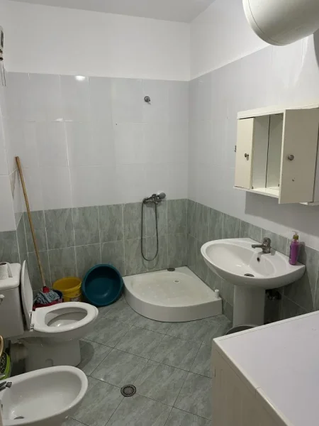 Tirane, jepet me qera apartament 1+1 Kati 6, 75 m² 400 € (Vila L Astir mbrapa Bar Sorriso)