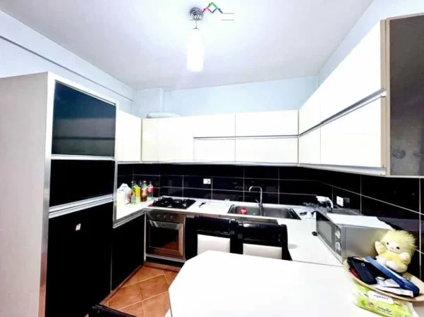 Tirane, jepet me qera apartament 2+1 Kati 9, 72 m² 500 € (Rruga Mikel Maruli)
