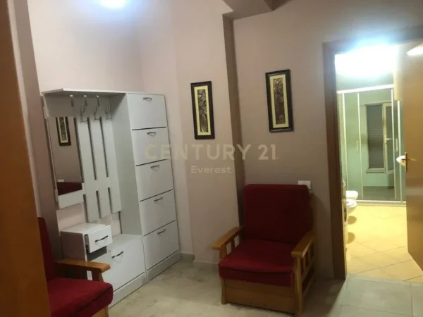 Tirane, jepet me qera apartament 1+1+Ballkon Kati 6, 70 m² 600 € (LIQENI I THATE)