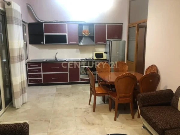 Tirane, jepet me qera apartament 1+1+Ballkon Kati 6, 70 m² 600 € (LIQENI I THATE)