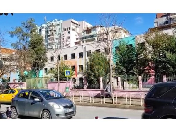Tirane, shitet apartament 3+1+Ballkon , 110 m² 237.000 € (Prane Shkolles Petro Nini Luarasi)