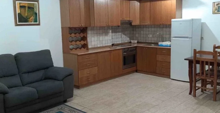 Tirane, jepet me qera apartament 1+1 Kati 3, 70 m² 600 € (QENDER)