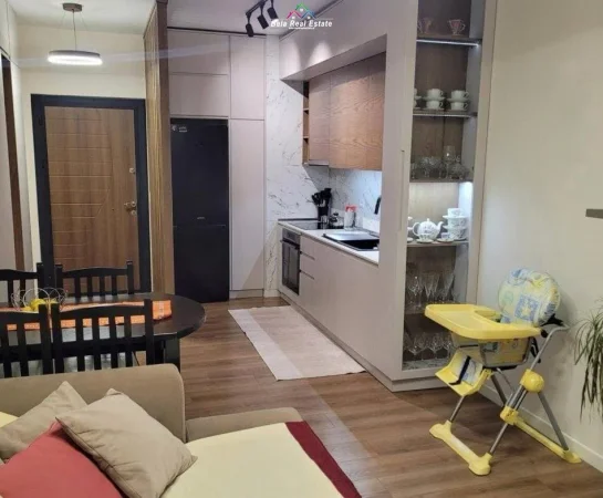 jepet me qera apartament 2+1 Kati 3, 90 m² 620 € (Fusha e Aviacionit)