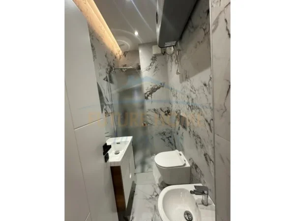 Tirane, jepet me qera apartament 3+1 Kati 4, 110 m² 850 € (Ish Tregu Elektrik, Tiranë.)