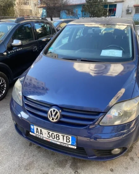 Tirane, shitet makine Golf Nafte, blu e errët automatik Kondicioner 240.000 km 4.500 €