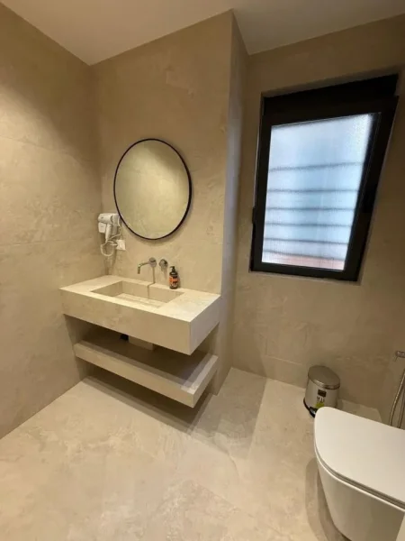 Tirane, jepet me qera apartament 2+1+Ballkon Kati 2, 100 m² 1.500 € (9Kateshet) PER Airbnb